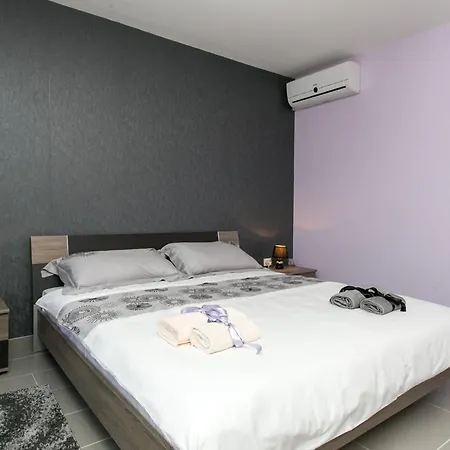Lapad Bay- Luxury Two-bedroom With Balcony Black-ivani Evi * Дубровник